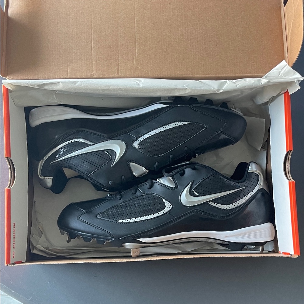Nike Black and Silver Athletic Cleats